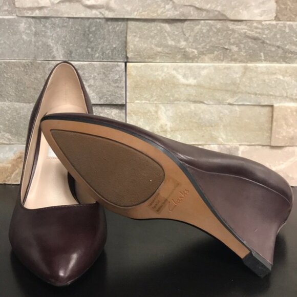 CLARKS 'Azizi Isis' Leather Wedge Pump - Picture 11 of 12